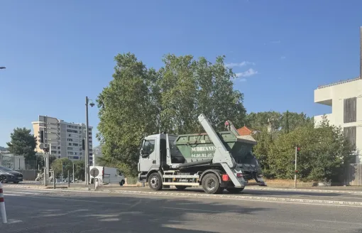 Découvrez la location de bennes à Marseille avec Sud Bennes, Aubagne, Sud Bennes