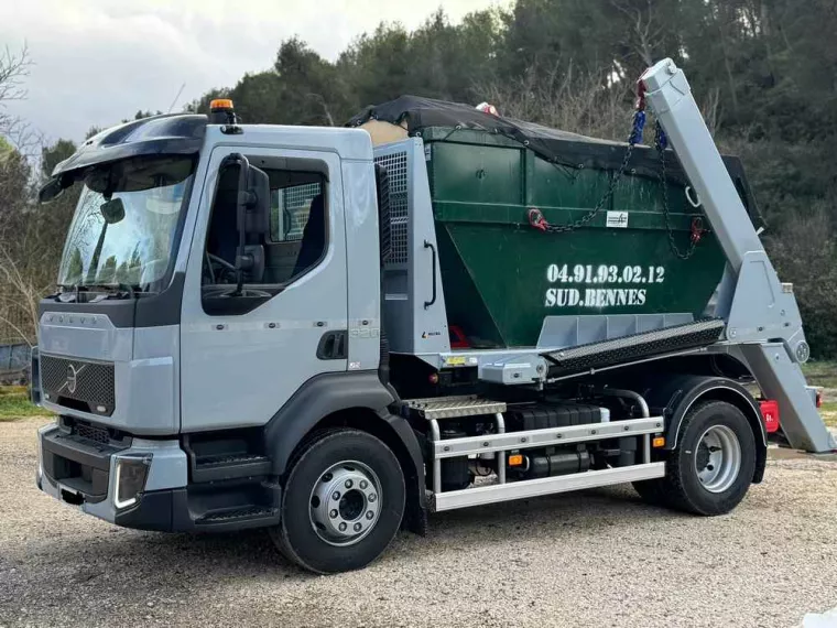 Location de camion benne pour débarrasser des encombrants, Aubagne, Sud Bennes